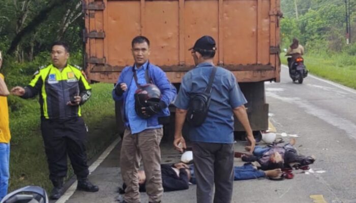 Diduga Pelaku, Dua Orang Pengendara Sepeda Motor Terlibat Laka Lantas, Ada Senjata 🔥