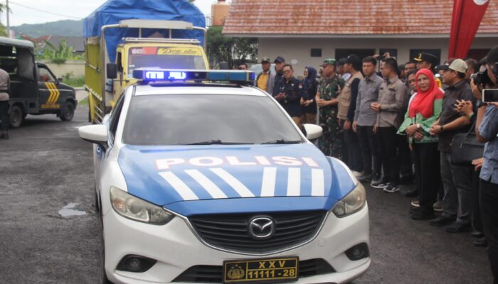 Polresta Bandar Lampung Kawal Distribusi Logistik Pemilu Dari Gudang KPU Menuju PPK