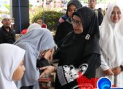 Momentum Bulan Ramadhan, Hj. Sufriaty Serahkan Santunan Kepada Ratusan Anak Yatim