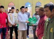 Safari Ramadhan Perdana, Pj Bupati Nukman Bagikan 50 Paket Sembako