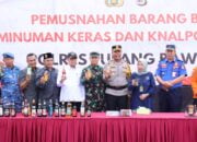 Jelang Hari Raya Idul Fitri 1445 H, Polres Tulang Bawang Musnahkan Ribuan Botol Miras dan Puluhan Knalpot Brong