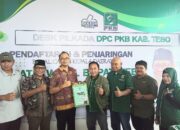 Bacalon Bupati Tebo Afriansyah Kembalikan Formulir Pendaftaran Ke PKB