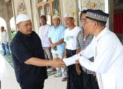 Bupati Tapsel Serahkan Bantuan dan Zakat Mal Ke BKM Babussalam, Al-Amal dan Al-Ikhlash