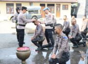 Penutupan Pembaretan 19 Bintara Remaja Polres Rembang Diwarnai Penyiraman Bunga