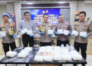 Kapolda Sulsel Pimpin Press Release Terkait Keberhasilan Satreskoba Polres Barru Ungkap 30 Kg Ganja.