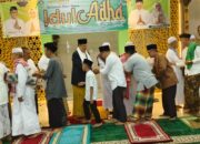 Bersama Istri, Pj Bupati Tebo Varial Adhi Putra Sholat Idul Adha di Masjid Agung Al Ittihad