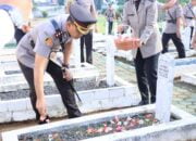 Hari Bhayangkara Ke-78, Polres Lampung Utara Gelar Ziarah dan Tabur Bunga di Makam Pahlawan