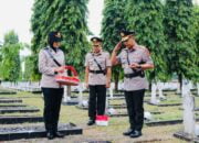 Kenang Jasa Pahlawan, Sempena Hari Bhayangkara ke 78 Jajaran Polda Sumsel Gelar Upacara Ziarah TMP