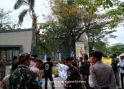 Puluhan Mahasiswa Desak PJ Bupati Bekasi Ganti Direktur PDAM Tirta Bhagasasi