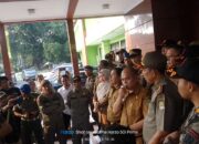 Puluhan Mahasiswa Gelar Aksi di Depan Gedung Pemkot Bekasi, Desak Transparansi Server PPDB