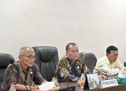 Pj. Wali Kota Padangsidimpuan, menyalurkan bantuan kepada para korban kebakaran di Kota Padangsidimpuan