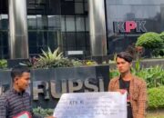 TAMU Mendatangi Gedung KPK RI memasukkan surat laporan dugaan tindak pidana korupsi di Dinas PMD Tapsel