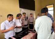 Cegah Aksi Tawuran Hingga Judi Online , Polisi Dampingi Guru Periksa HP Milik Pelajar di Bandar Lampung