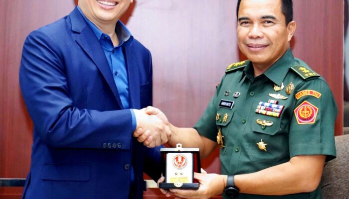 Perkuat Kerja Sama, Kapuspen TNI Terima Kunjungan Kapuspen Kemhan Singapura