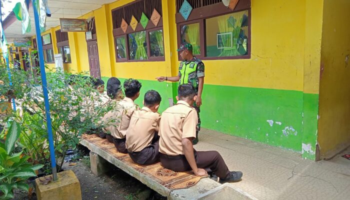 Komsos Babinsa Berikan Motivasi Kepada Siswa Generasi Muda harus Disiplin Dan Kreatif