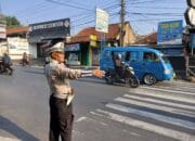 Anggota Wilayah Hukum Polsek Ciampea Giat COOLING Sisten Laksanakan Kegiatan Pengaturan lalulintas Melayani Warga Masyarakat Pengguna Jalan Raya