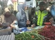 Kunjungi Pasar Tradisional Babinsa Pastikan Stabilitas Harga Sembako Masih Stabil